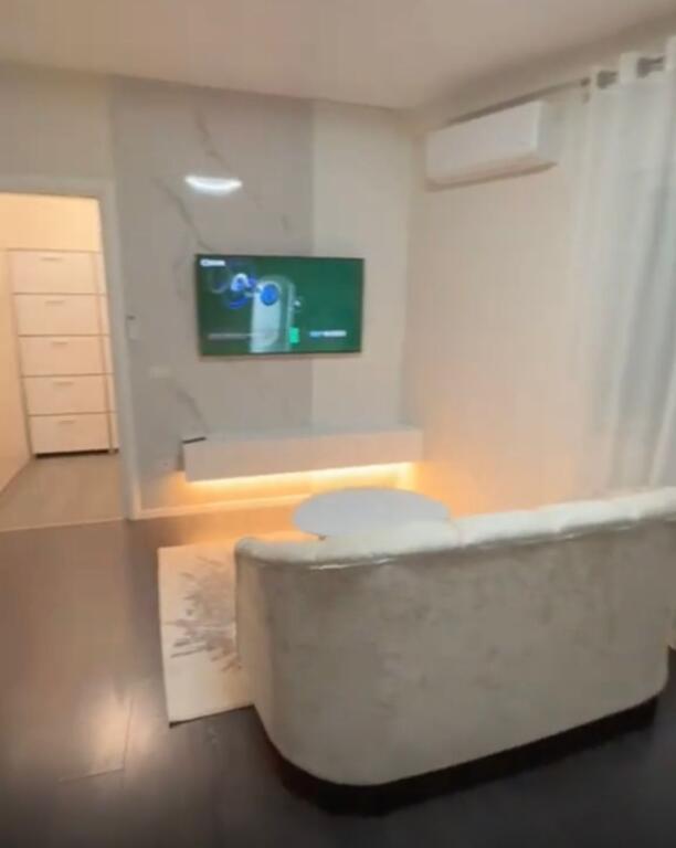 Jepet me qira garsoniere prane Fakultetit Ekonomik