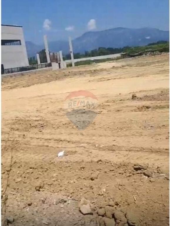 Truall 4000 M2 për Biznes në Fushë Prezë