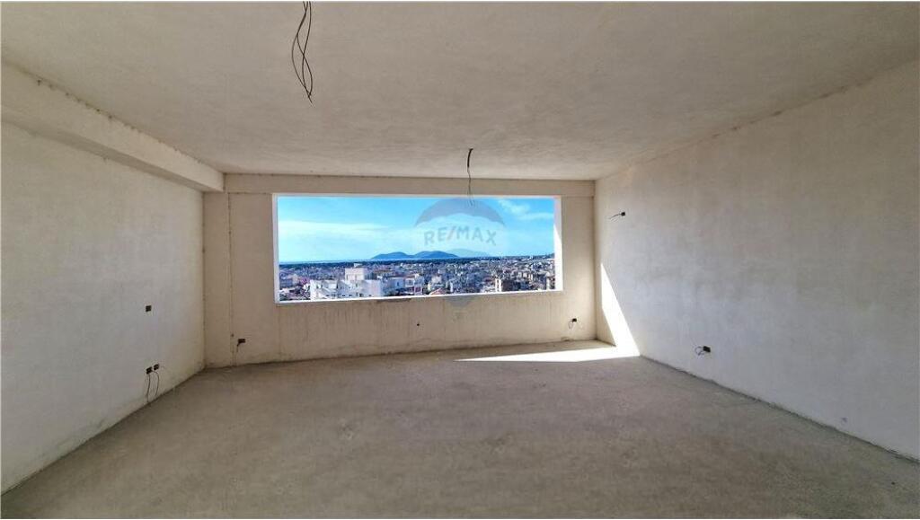 🏙️ Penthouse në Shitje – Vlorë 📍 Rruga Transballkanike, përballë ish-shkollës së Naftës