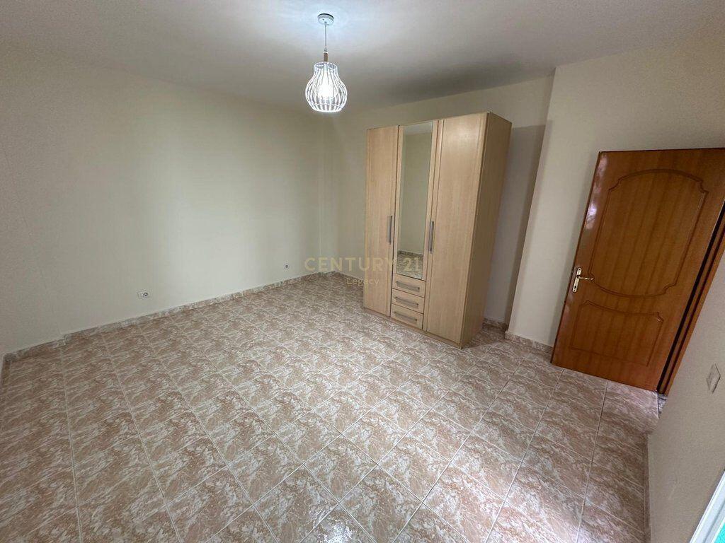 Apartment 3+1 for rent for office/residence at Pallatet Arabe