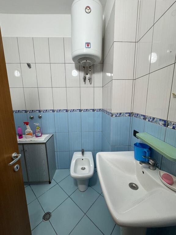 Jepet apartament me qera 2+1+2