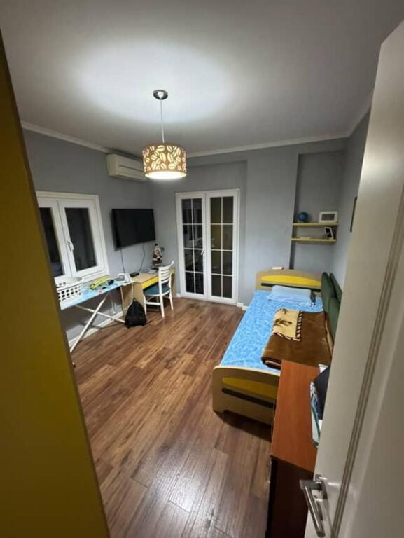 SHITET APARTAMENT 2+1 + DHOMË PUNE – STADIUMI DINAMO