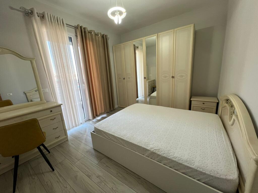 Apartment 1+1 for rent at Komun e Parisit.