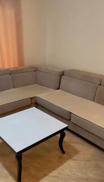 Ne zonen e Don Boskos,perballe Vizion Plusit jepet me qera apartament 2+1+2, i mobiluar 65,000Leke