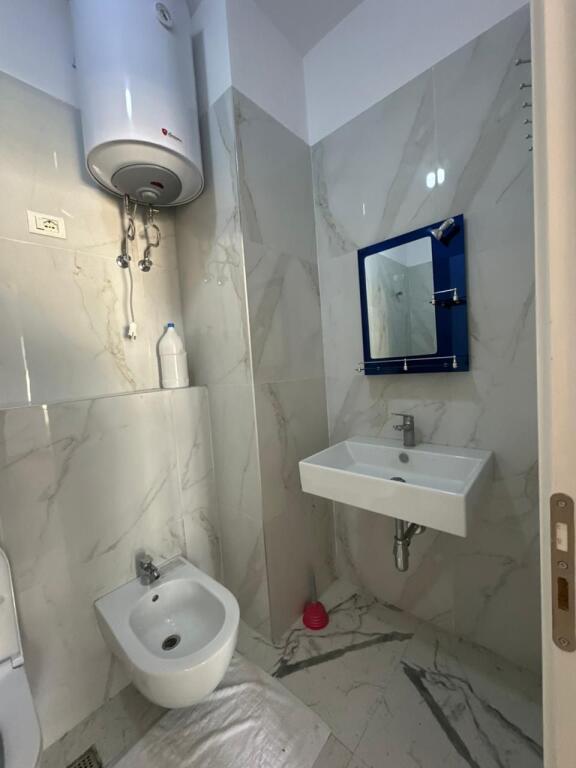 Apartament 2+1+2 per qera perball UET