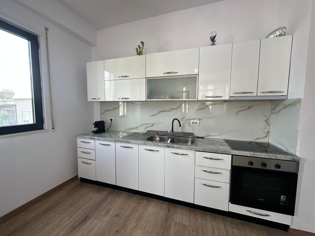 Apartament 2+1+2 per qera perball UET