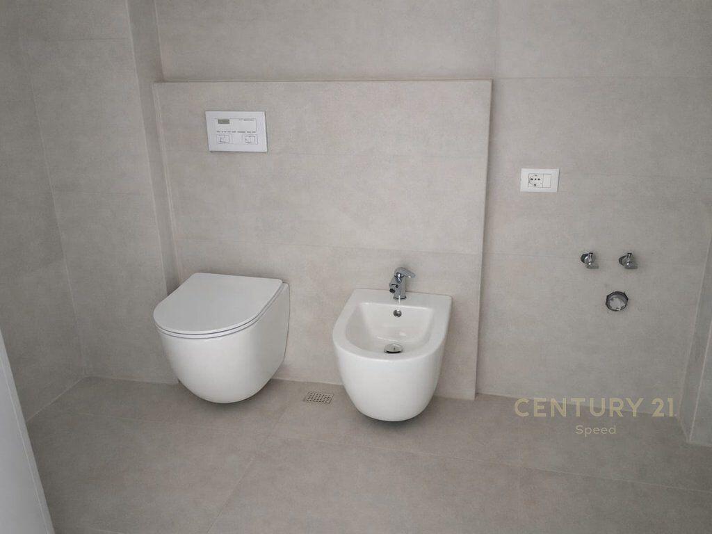 PAZAR I RI, AMBIENT ZYRASH PER QERA 3+1