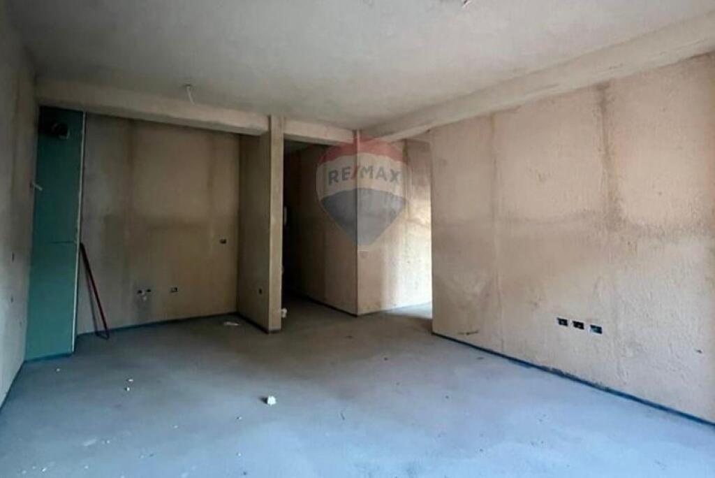 Apartament 2+1 per shitje, rr. Ali Demi!