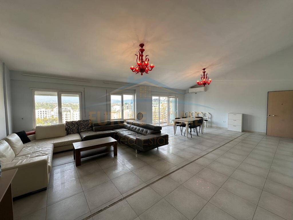 Shitet, Penthouse, Liqeni i Thatë