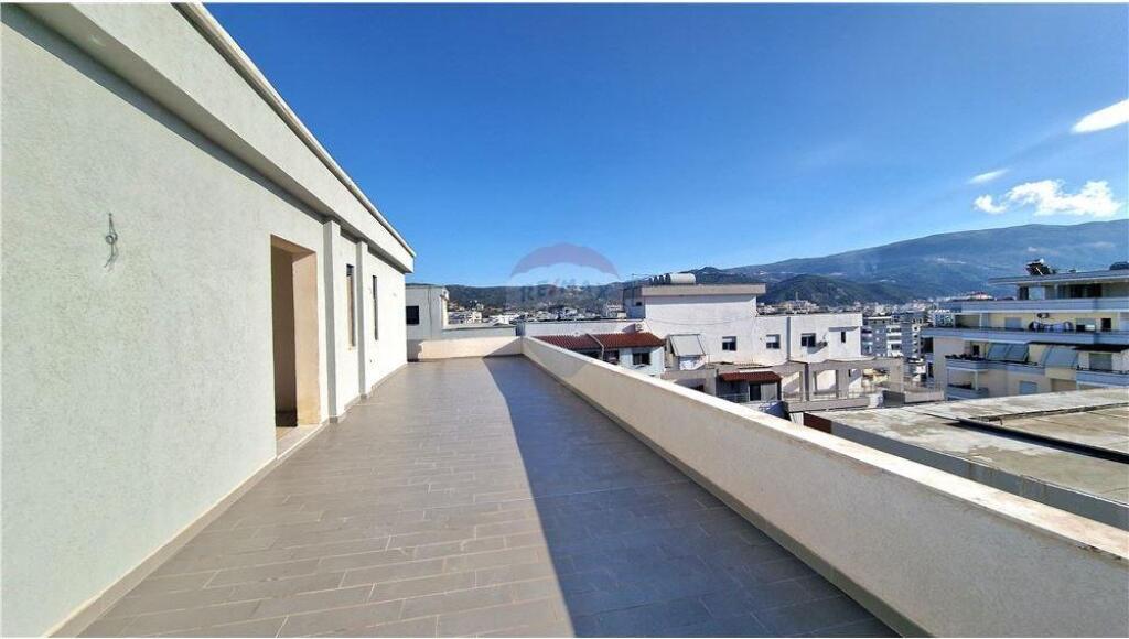 🏙️ Penthouse në Shitje – Vlorë 📍 Rruga Transballkanike, përballë ish-shkollës së Naftës
