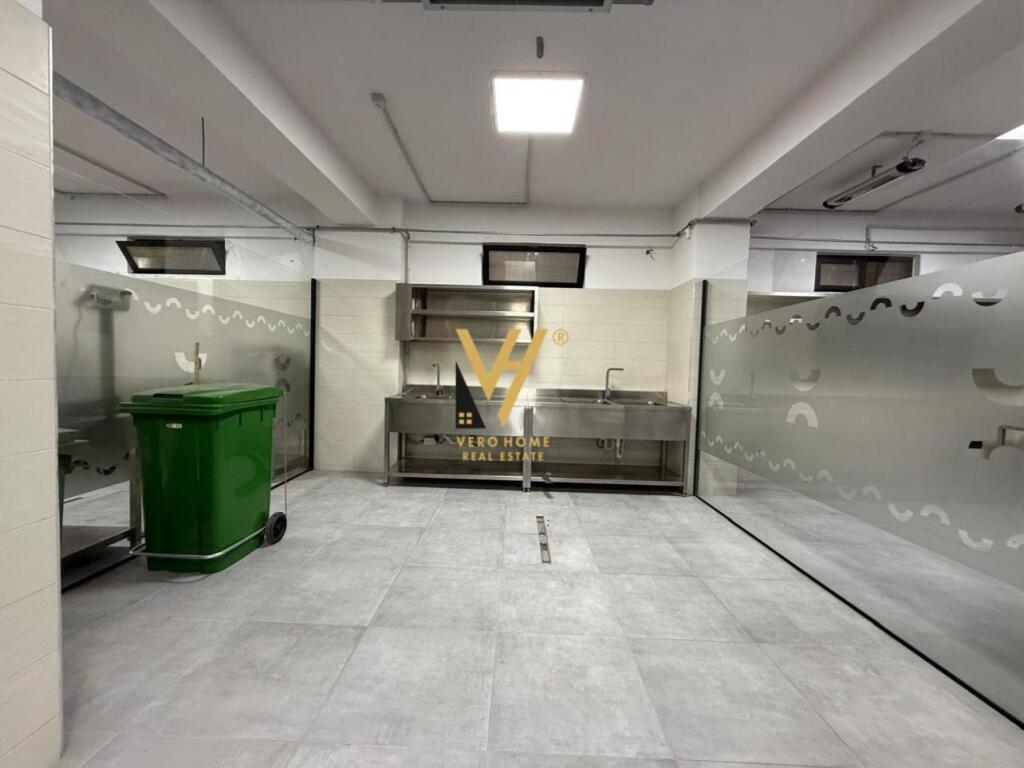 JEPET MAGAZINE 1.200 M2 TE KTHESA E KAMZES 8.000 EURO