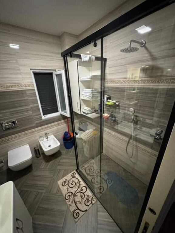 SHITET APARTAMENT 2+1 + DHOMË PUNE – STADIUMI DINAMO