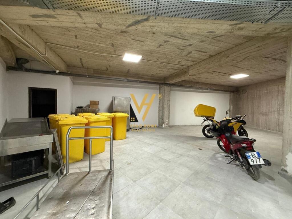 JEPET MAGAZINE 1.200 M2 TE KTHESA E KAMZES 8.000 EURO