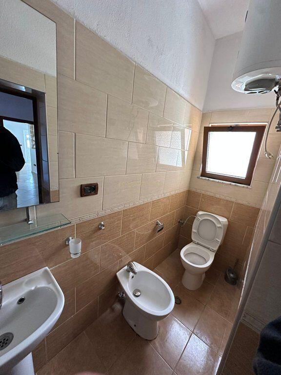 🏡 AFFITTASI Appartamento a Porcelan – SECONDO PIANO DI UNA VILLA(50.000 leke) 500 € /Mese
