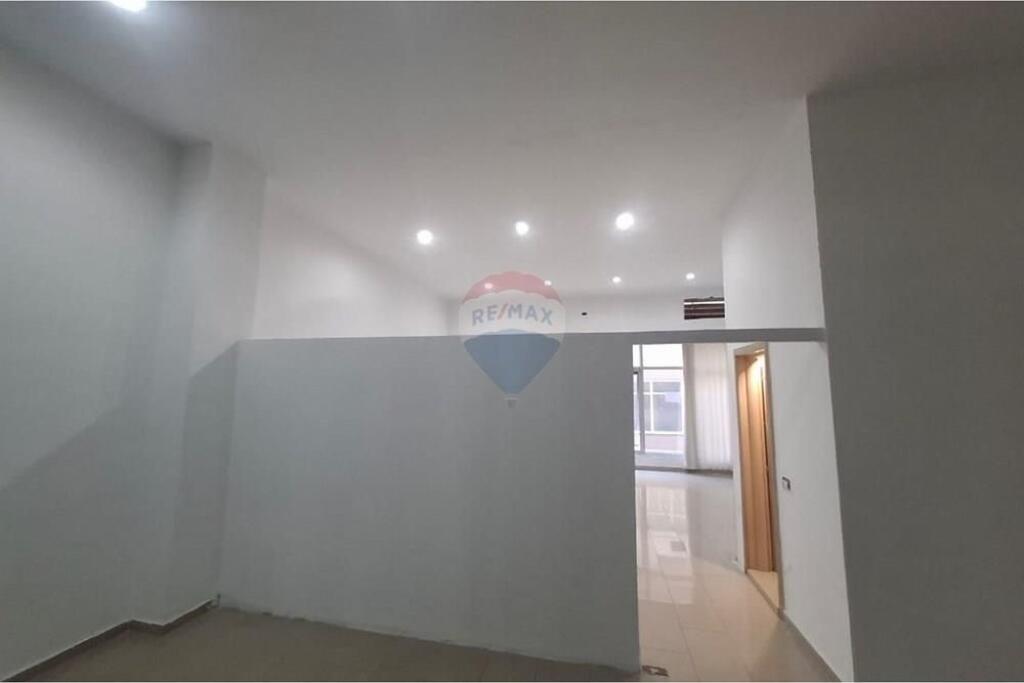 🏬 Shop / Business Premises for Rent –📍 Ismail Qemali Blvd (above Conad)