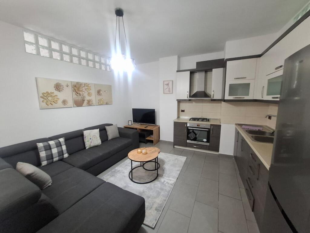 Jepet apartament me qera 1+1