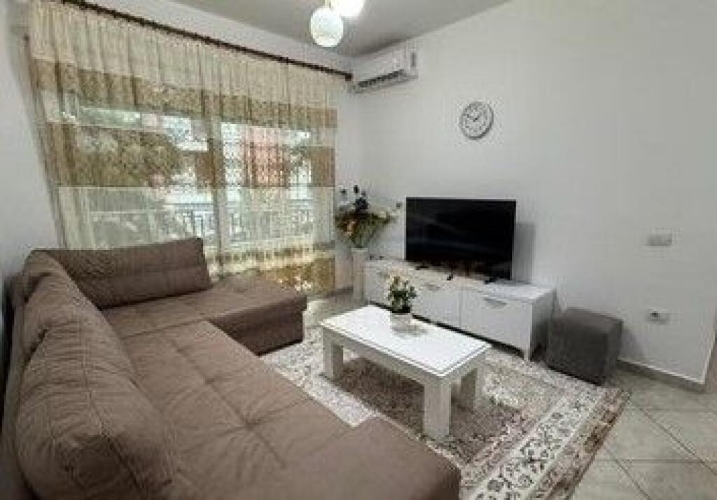 Qera, Apartament 2+1+2 Rruga 5 Maji, Tiranë