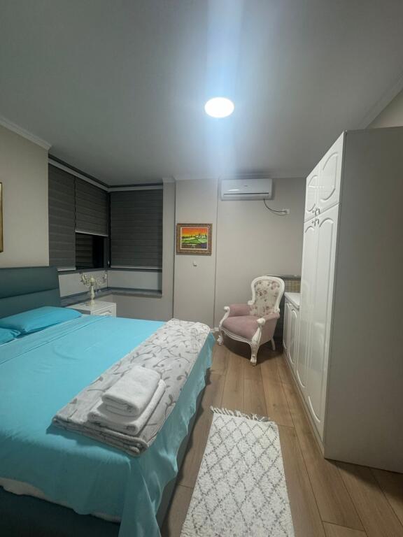 Jepet me qera apartament  2+1+2 perballe  parliament