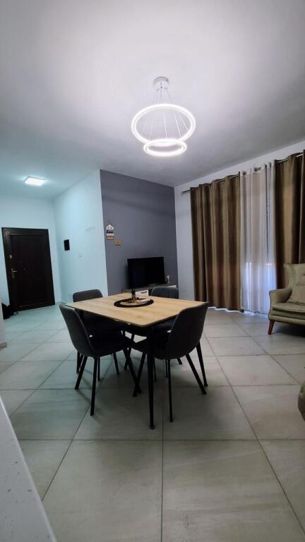 Jepet me qera Apartament 2+1 te Kthesa e Kamzes