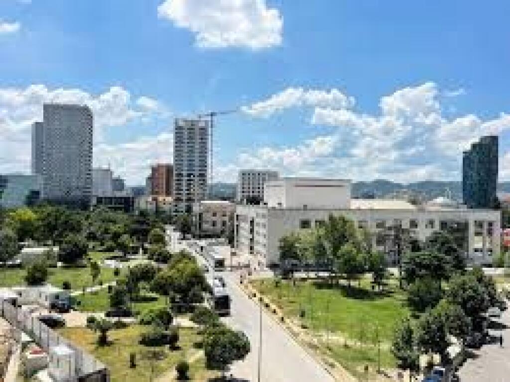 Shitet, Apartament 1+1+2 Tirana Rock ,Qender, Tirane