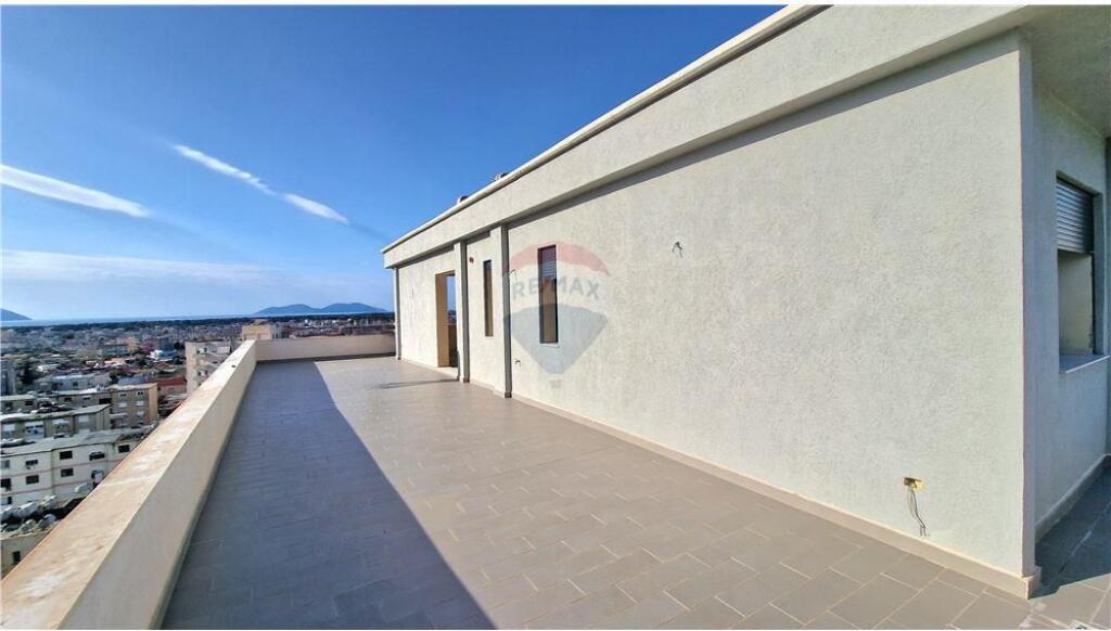 🏙️ Penthouse në Shitje – Vlorë 📍 Rruga Transballkanike, përballë ish-shkollës së Naftës