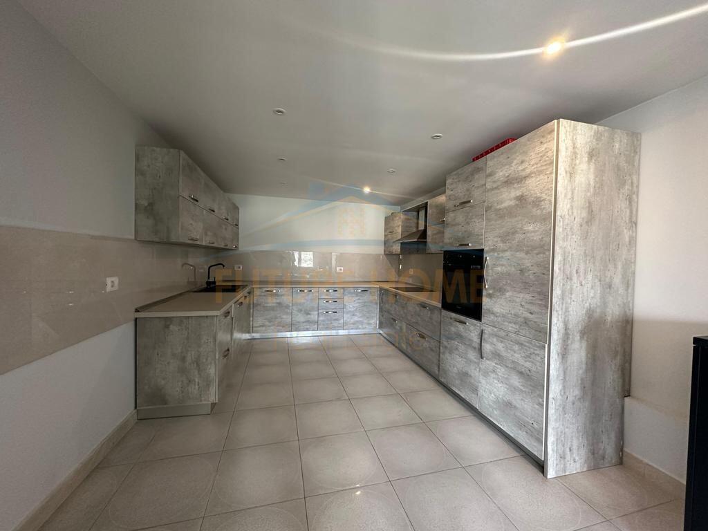 Shitet, Penthouse, Liqeni i Thatë