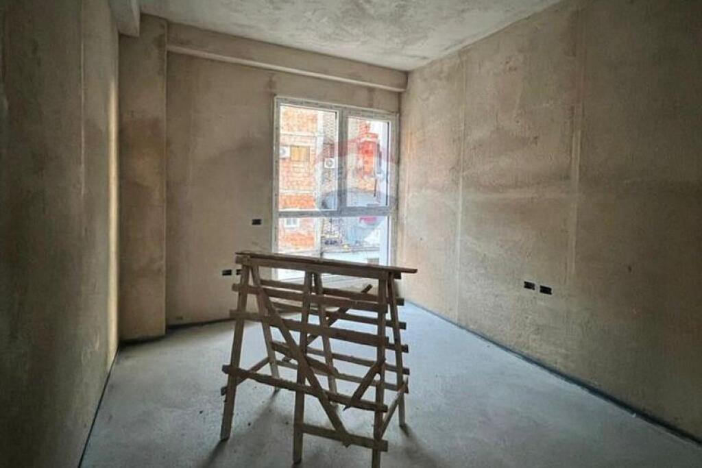 Per shitje apartament 2+1, rruga Ali Demi!