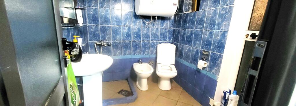 Tirane, appartamento in affitto, piano terra, 19.000 lek (Via Halit Bega) vicino a QSUT o alla Scuola Unita o alla Scuola Bajram Curri.