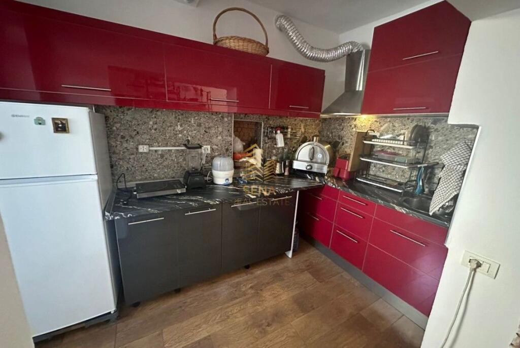 Rent, Apartment 1+1+Separate Kitchen, Pazari i Ri, 60,000 Lek/month