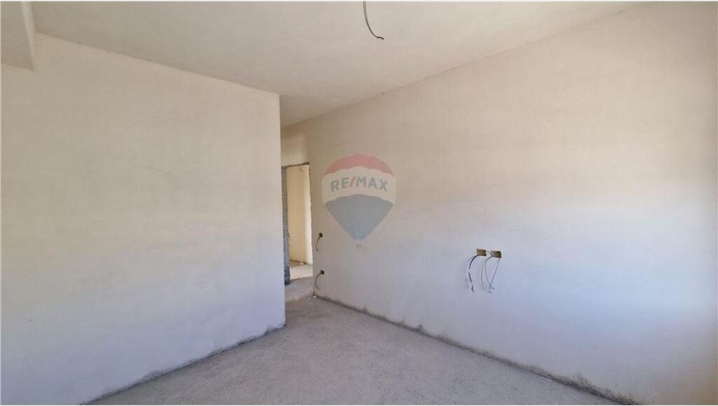 🏙️ Penthouse në Shitje – Vlorë 📍 Rruga Transballkanike, përballë ish-shkollës së Naftës