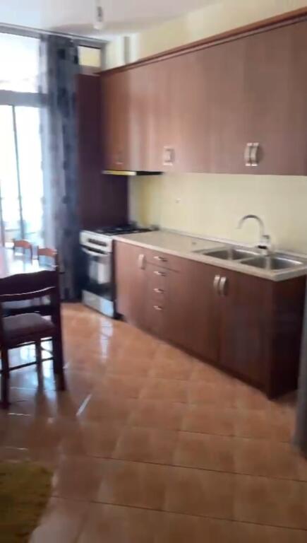 Jepet me qera 1+1 te  spar 2 fresk mobiluar 350 wu