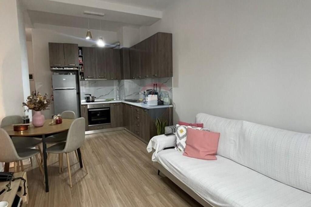 Apartament - Për Shitje - Kompleksi Kontakt, Tiranë