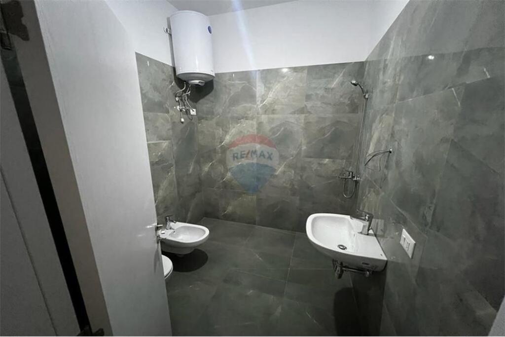 Apartament per zyre 2+1 tek 5 Maj