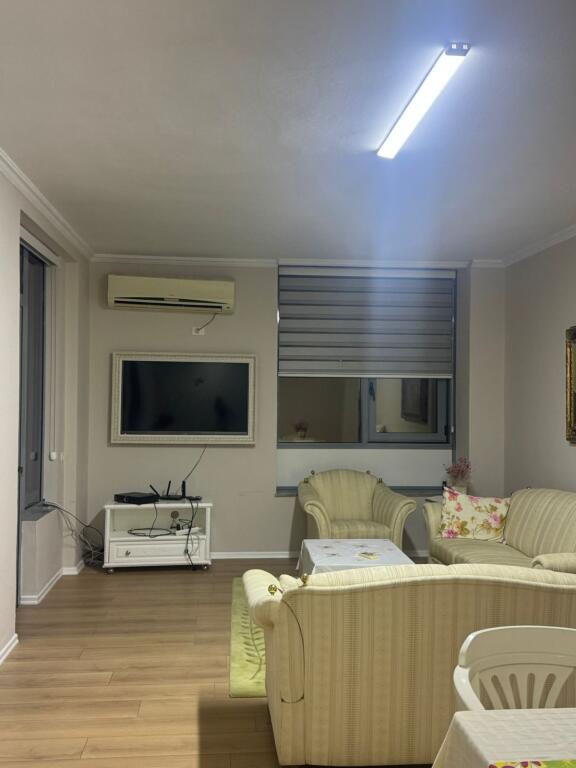 Jepet me qera apartament  2+1+2 perballe  parliament