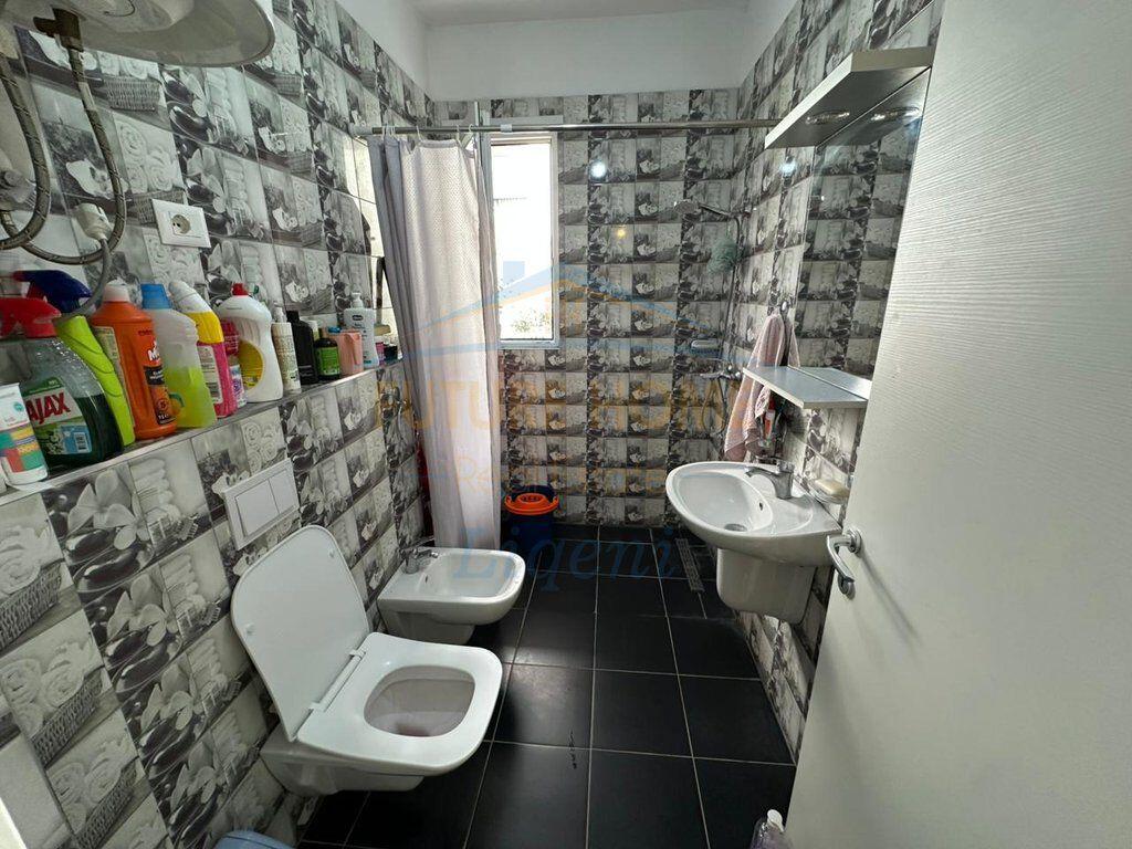 Shitet, Apartament 2+1,Unaza e Re, Tirane.