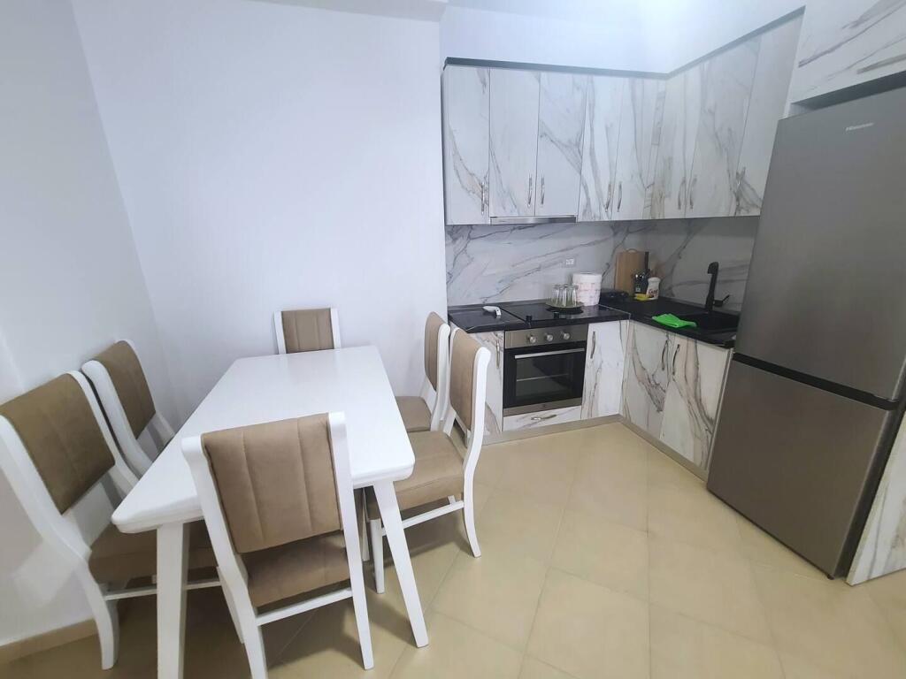 🏠 Apartament 1+1 – Për Qira | Lungo Mare, Vlorë