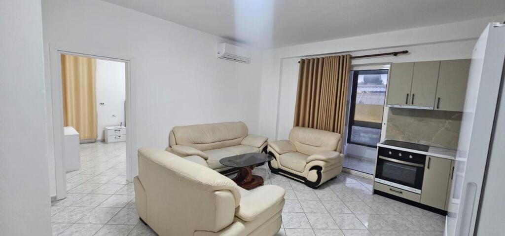 QERA - APARTAMENT ME QIRA DURRËS PLAZH  350 EURO