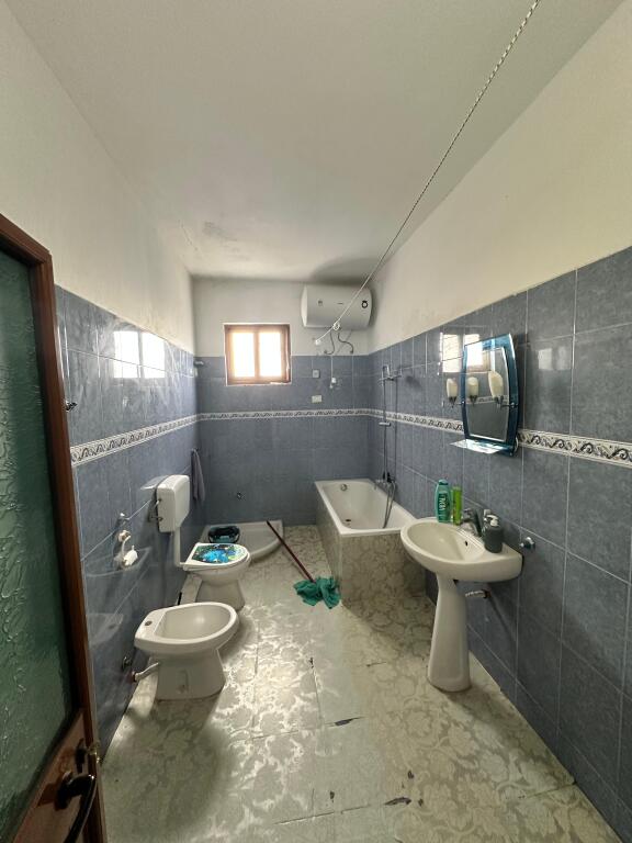 Shitet, Shtepi Private, Xhafzotaj, Durres