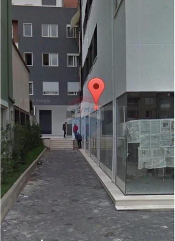 Shitet Dyqan në Ali Dem