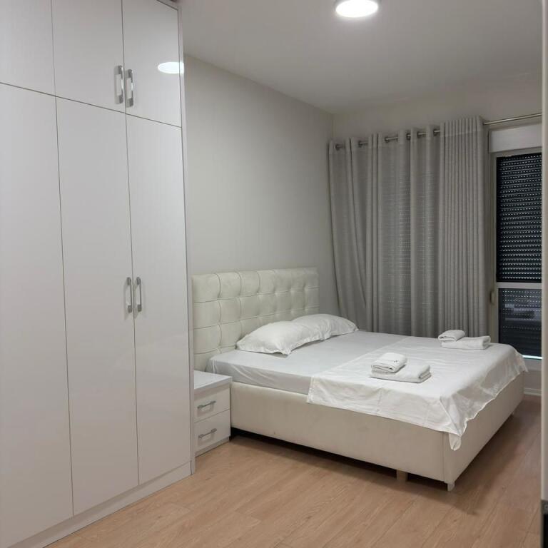 APARTAMENT NE SHITJE 2+1+2 TE KOMPLEKSI KONTAKT , 21 DHJETORI