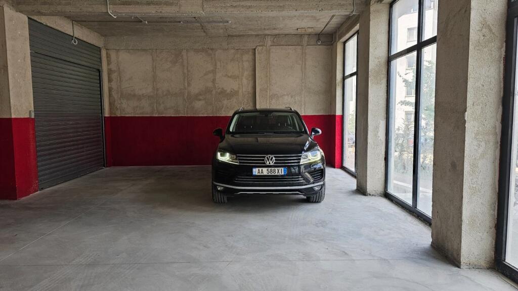 Shitet Garazh – Liqeni i Thatë