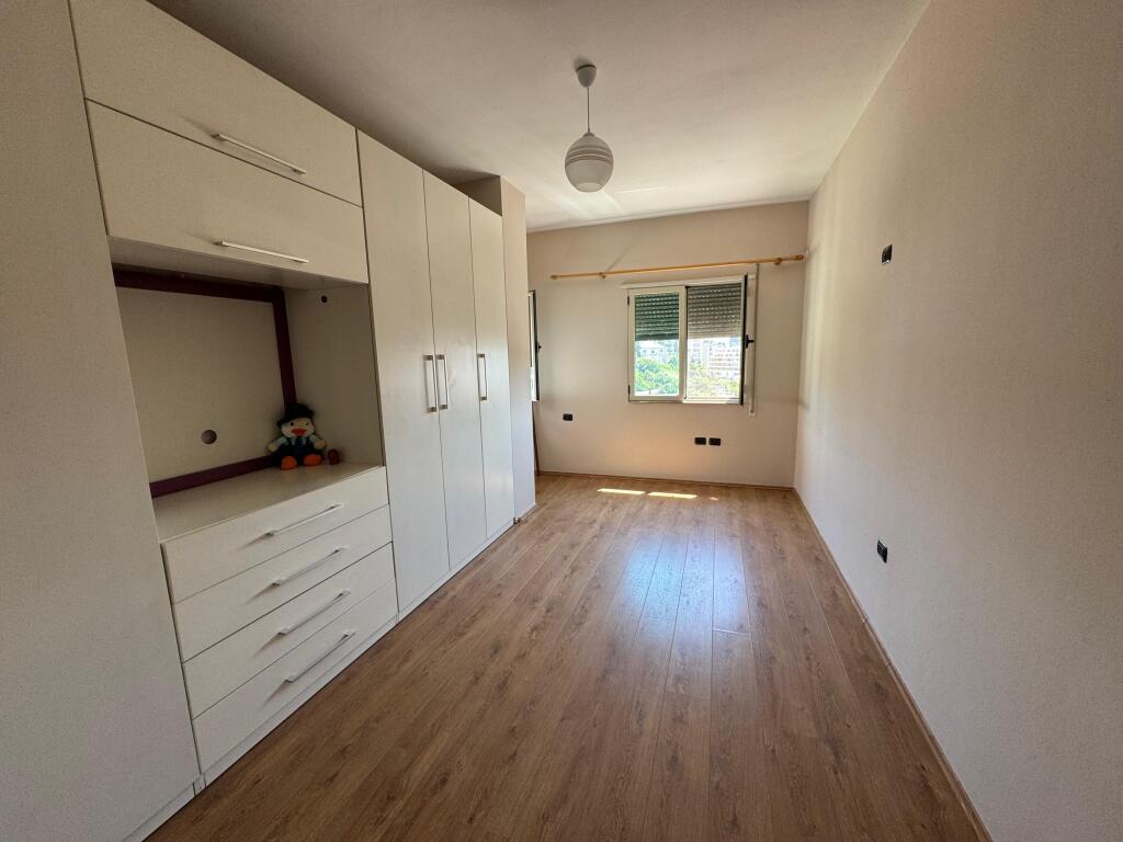 Jepet apartament me qera 2+1+2