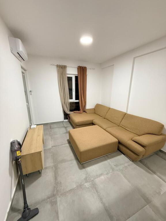 Jepet me qera apartament 1+1+post parkimi te Kompleksi "Univers City" prane Qtu
