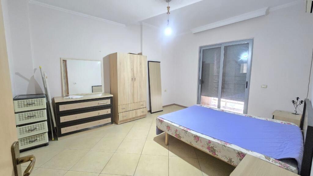 Shitet apartament 2+1, te Rr. Jordan Misja prane Hipotekes.