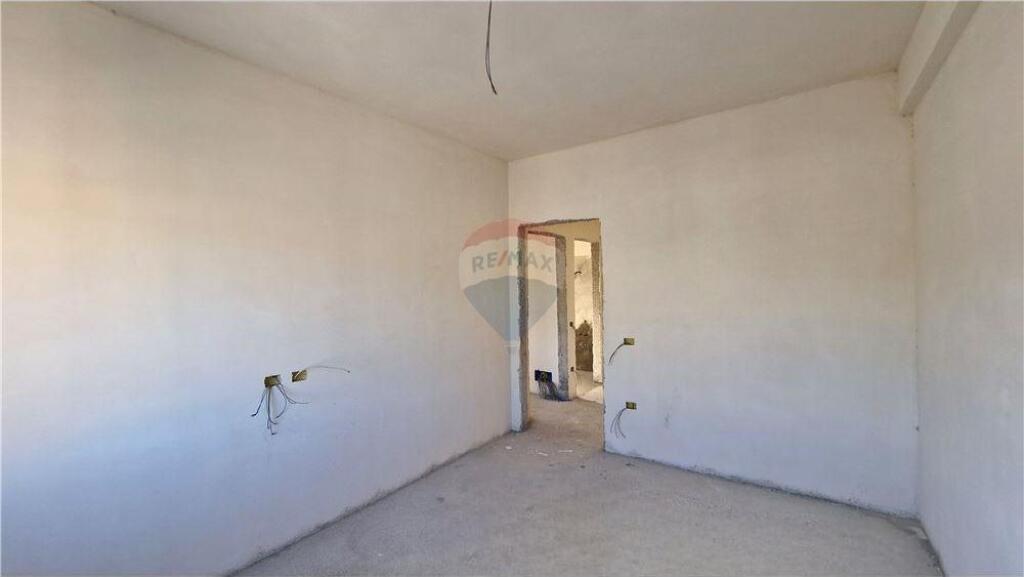 🏙️ Penthouse në Shitje – Vlorë 📍 Rruga Transballkanike, përballë ish-shkollës së Naftës