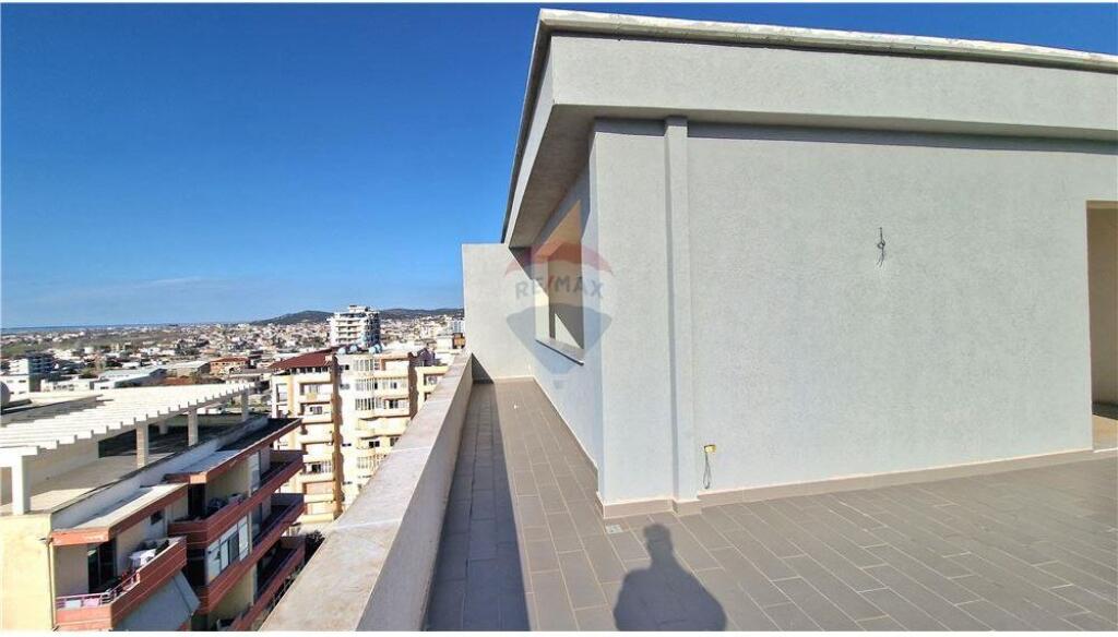 🏙️ Penthouse në Shitje – Vlorë 📍 Rruga Transballkanike, përballë ish-shkollës së Naftës