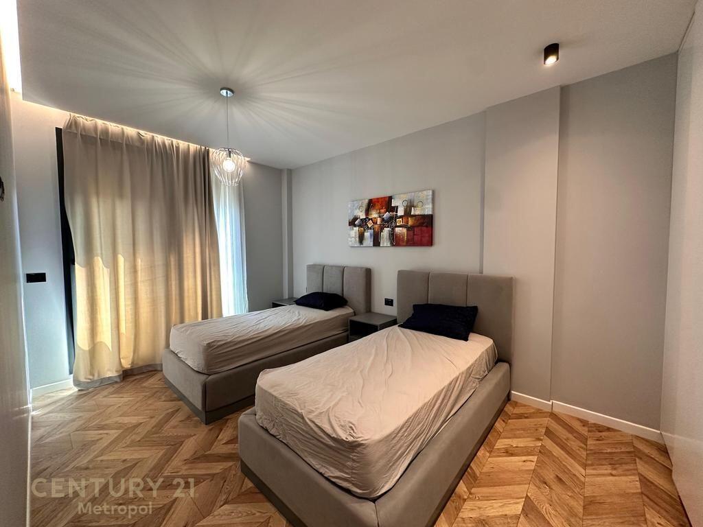 OFROJ PER QIRA APARTAMENT 2+1+2 ME POST PARKIMI PRANE TEGUT!