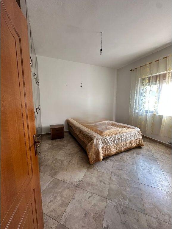 🏡 AFFITTASI Appartamento a Porcelan – SECONDO PIANO DI UNA VILLA(50.000 leke) 500 € /Mese