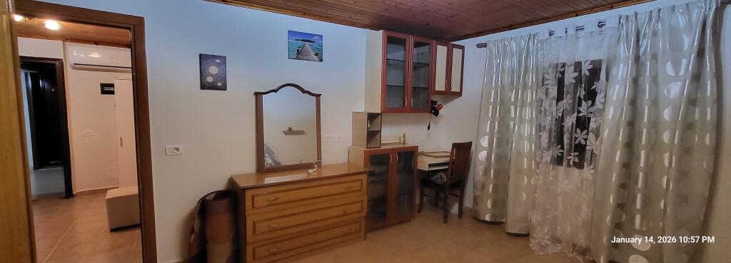 Tirane, appartamento in affitto, 3° piano, 40.000 lek completamente arredato trattabile (Rr. Halit Bega) vicino a QSUT o alla Scuola Unita o alla Scuola Bajram Curri.