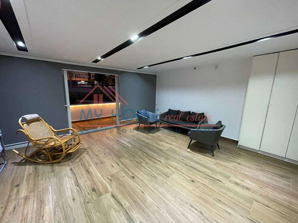 Apartament 2+1 me qera Komuna e Parisit ne Tirane